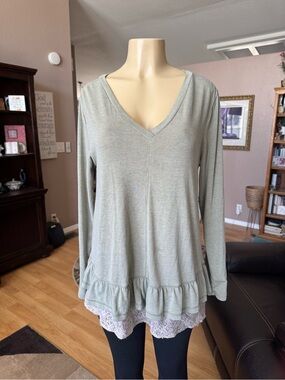 Boutique light sage v-neck ruffle hem blouse-size L